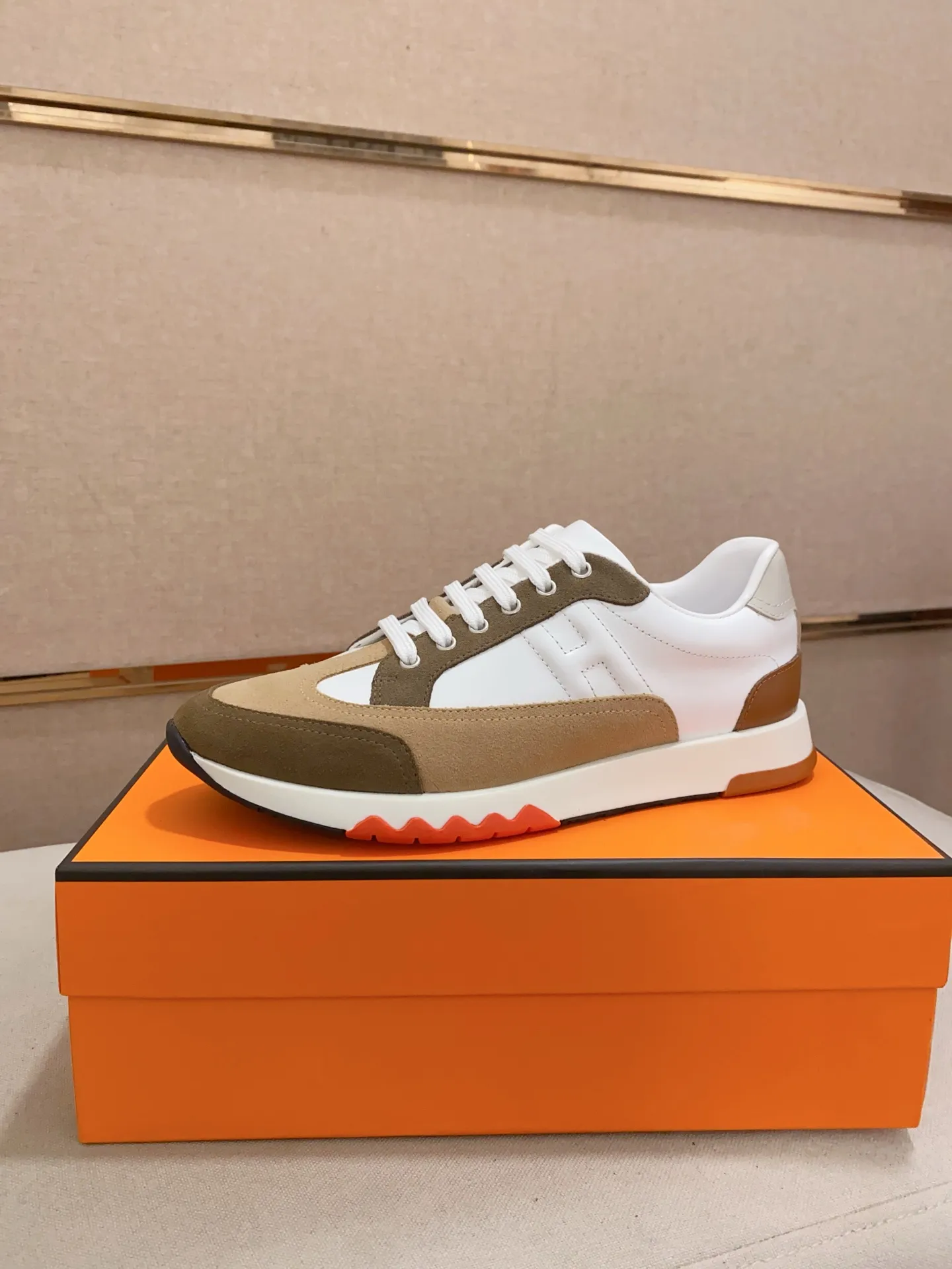 Ex-factory price: 500💰《HERMES》【Classic Original Version】Hermès; Top 🔝 Purchasing Agency 🔍🔍Men's latest 🇺🇸 counters are sold simultaneously, original imported from Italy ▲▲First-layer cowhide ▲▲ (high-end, extravagance and class) times) Exquisite workmanship (Italian 🇮🇹Imported water-dyed 🐂cowhide lining) sole: Original sole provided by the original factory, ⚠️exclusive double-layer activity·TPR·rubber·combined molded outsole; super comfortable·wear-resistant·non-slip·environmental protection The real thing is more beautiful if you take the real thing (high quality, follow the order), you can enter and exit the counter at will * Number of yards: 38·39·40·41·42·43·44# (can be customized 45.)